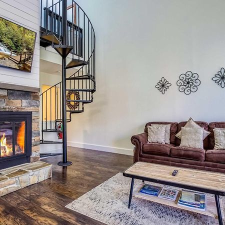 Gatlinburg Mountain Townhome With Pool Access! Bagian luar foto