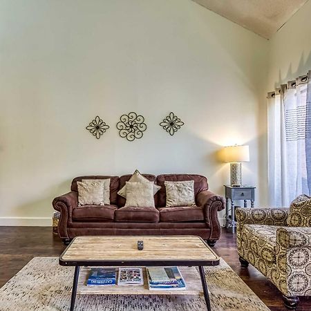 Gatlinburg Mountain Townhome With Pool Access! Bagian luar foto