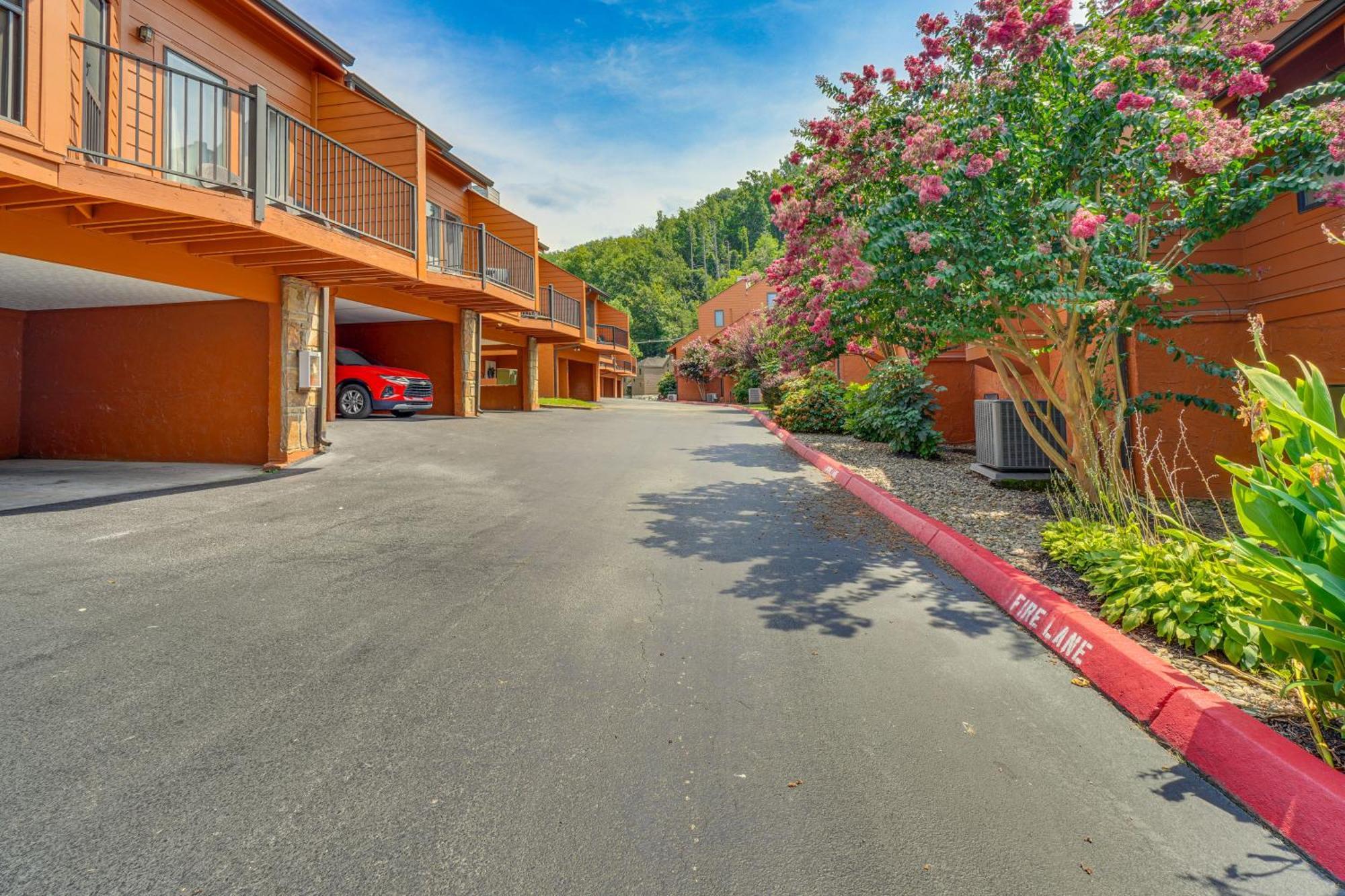 Gatlinburg Mountain Townhome With Pool Access! Bagian luar foto
