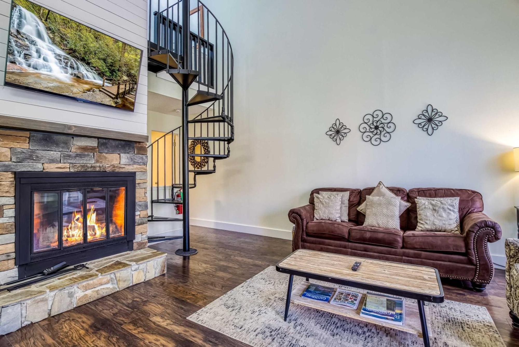 Gatlinburg Mountain Townhome With Pool Access! Bagian luar foto