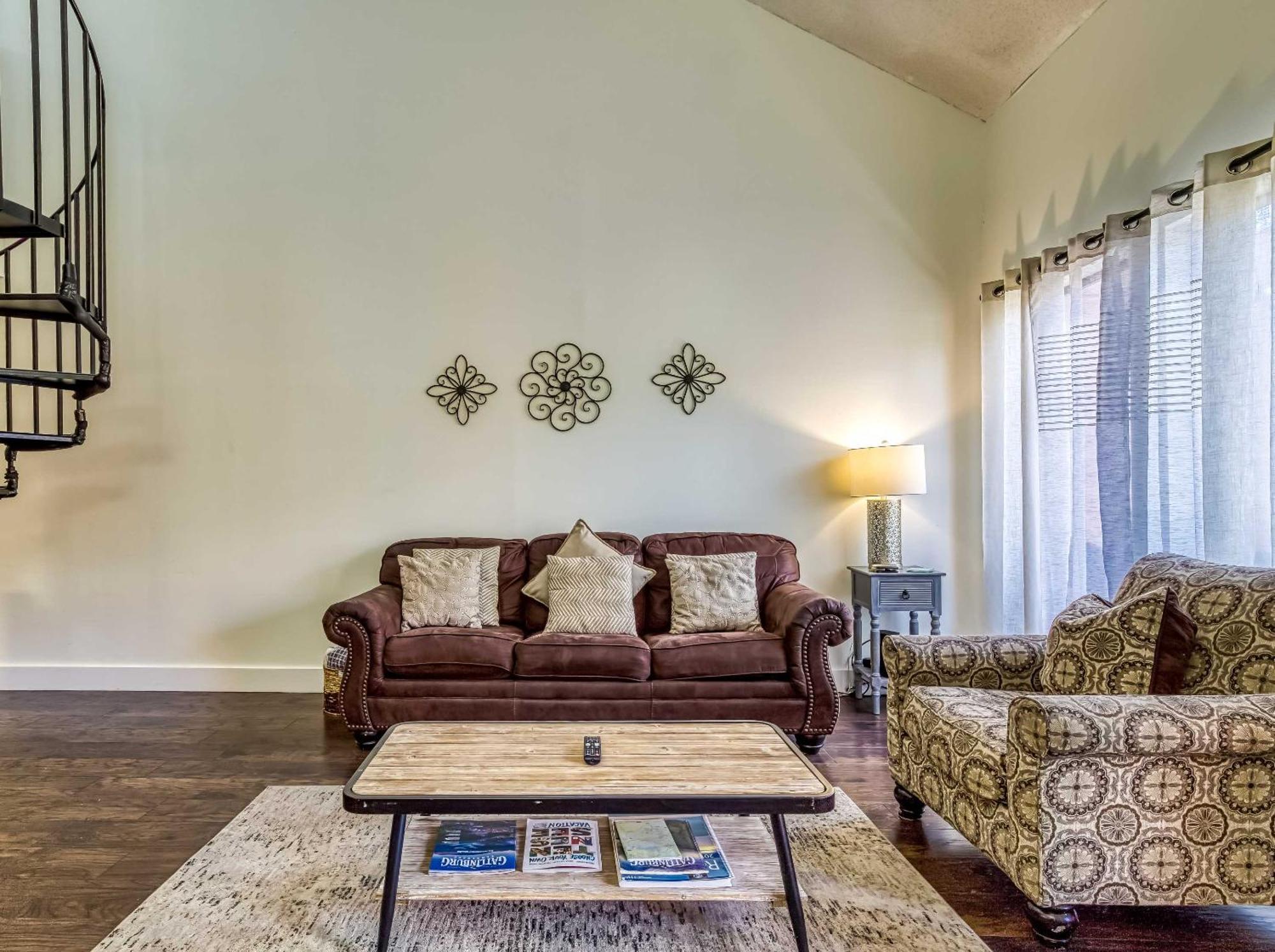 Gatlinburg Mountain Townhome With Pool Access! Bagian luar foto